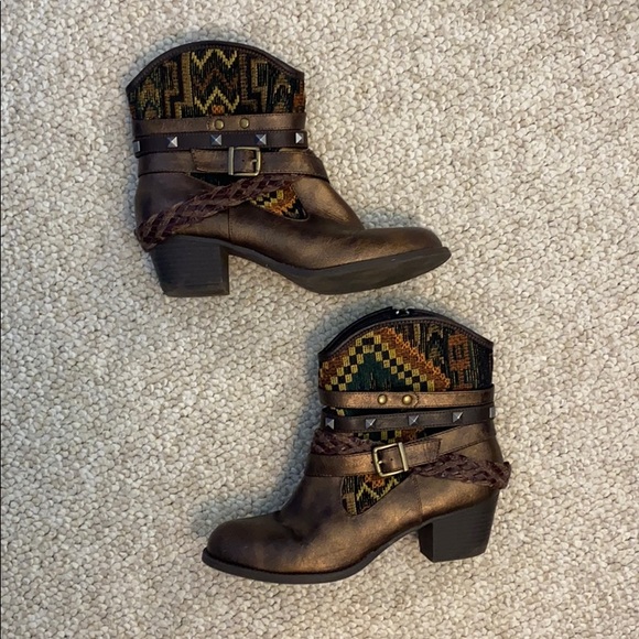 BKE Shoes - BKE Sole | Western Zip Up Ankle Booties